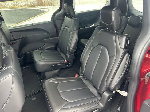 New 2026 Chrysler Pacifica Select image 15