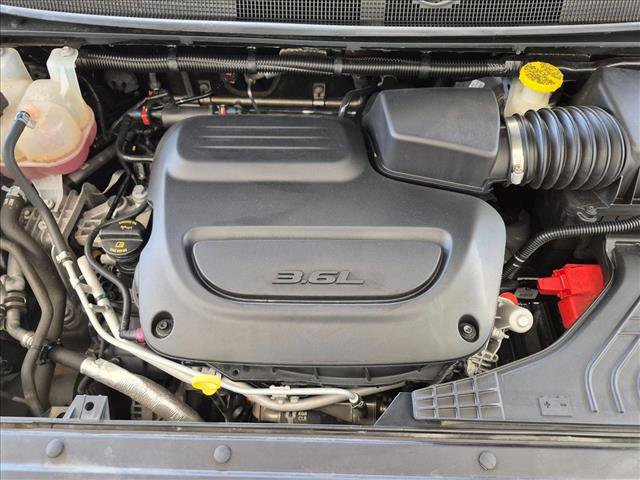 Used 2024 Chrysler Pacifica Touring-L FWD image 23