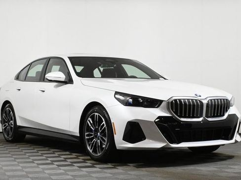 Used 2026 BMW 530i xDrive w/ M Sport Package image 9