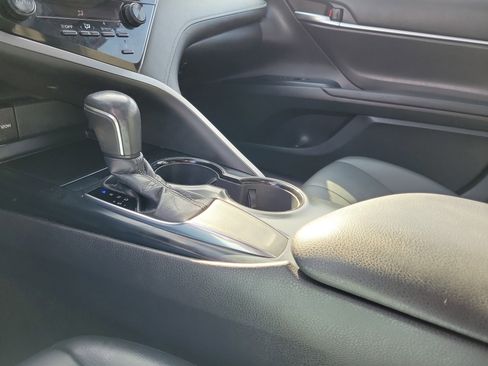 Used 2020 Toyota Camry SE image 29