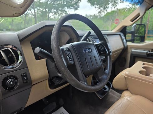 Used 2013 Ford F250 XLT w/ Chrome Pkg AWD/4WD image 13