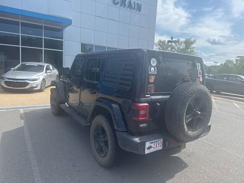 Used 2021 Jeep Wrangler Unlimited Sahara AWD/4WD image 4