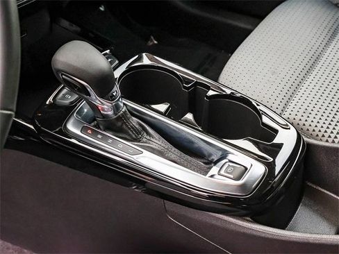 Used 2025 Chevrolet Trax LT w/ LT Convenience Package image 21