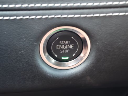 Used 2026 Cadillac Escalade ESV V AWD/4WD image 34