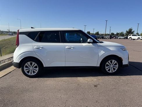Used 2021 Kia Soul LX FWD image 3