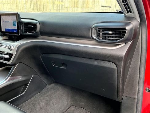 Certified 2022 Ford Explorer XLT w/ Equipment Group 202A image 19