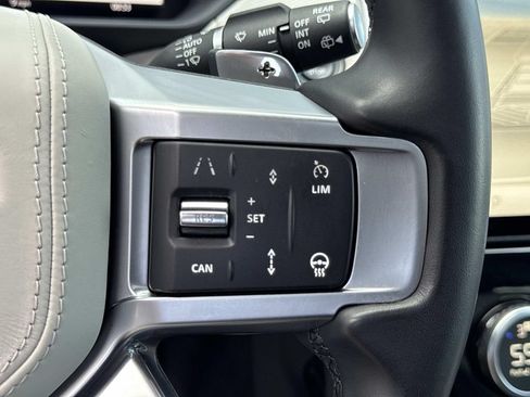 Certified 2024 Land Rover Discovery Dynamic SE AWD/4WD image 30