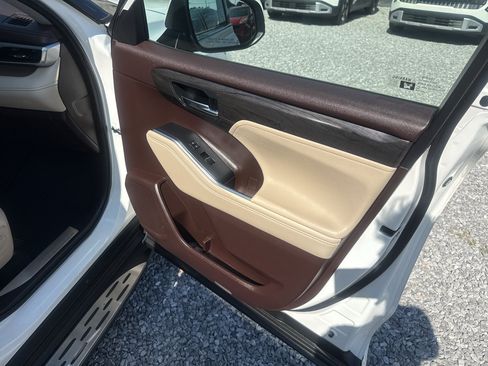 Used 2022 Toyota Highlander Limited FWD image 20