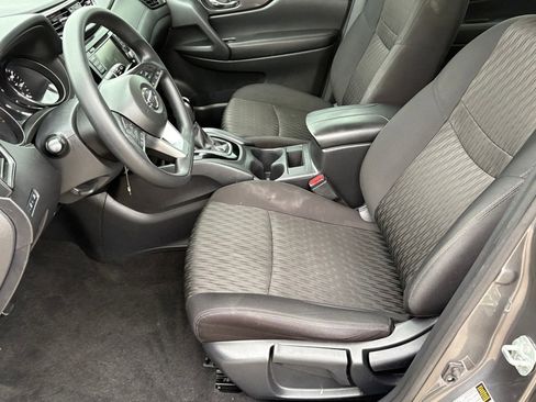 Used 2018 Nissan Rogue S image 28