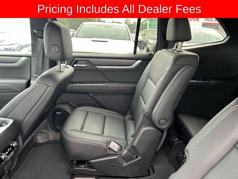 Used 2025 GMC Acadia Elevation w/ Elevation Premium Package FWD image 16