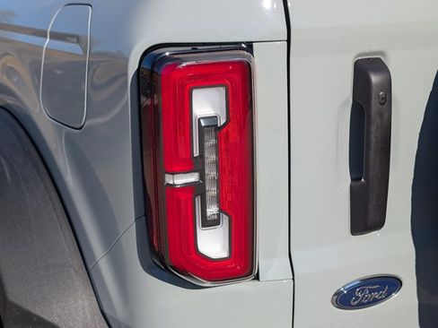 Used 2024 Ford Bronco Badlands image 10