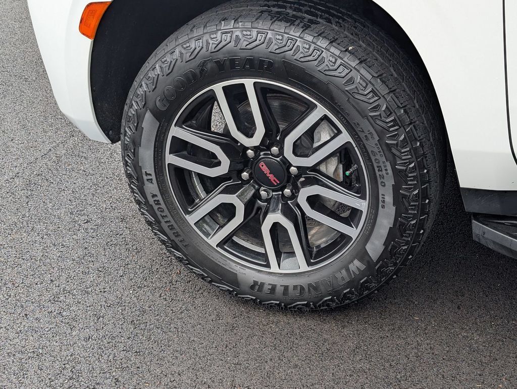 Used 2024 GMC Yukon AT4 AWD/4WD image 28