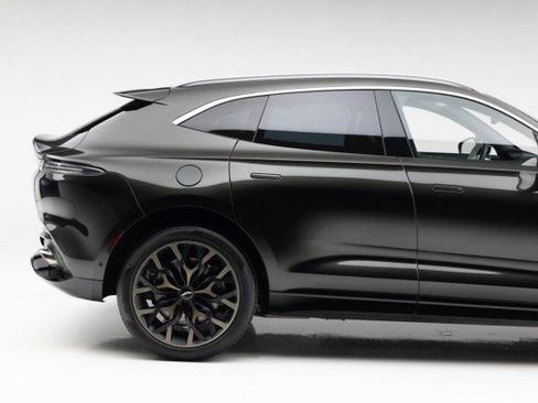 Used 2021 Aston Martin DBX image 21