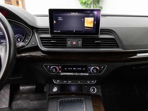 Used 2019 Audi Q5 2.0T Premium Plus w/ Premium Plus Package AWD/4WD image 18