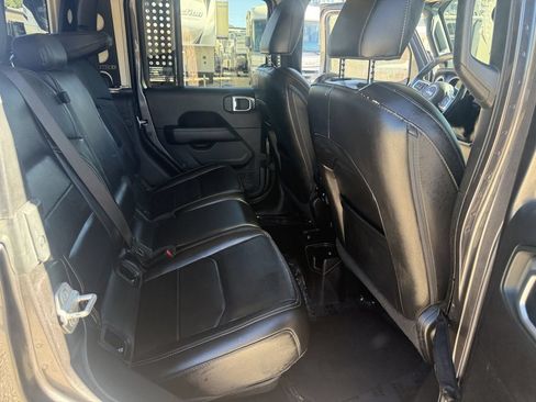 Used 2020 Jeep Gladiator Overland AWD/4WD image 25