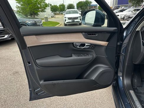 Certified 2025 Volvo XC90 T8 Plus image 18