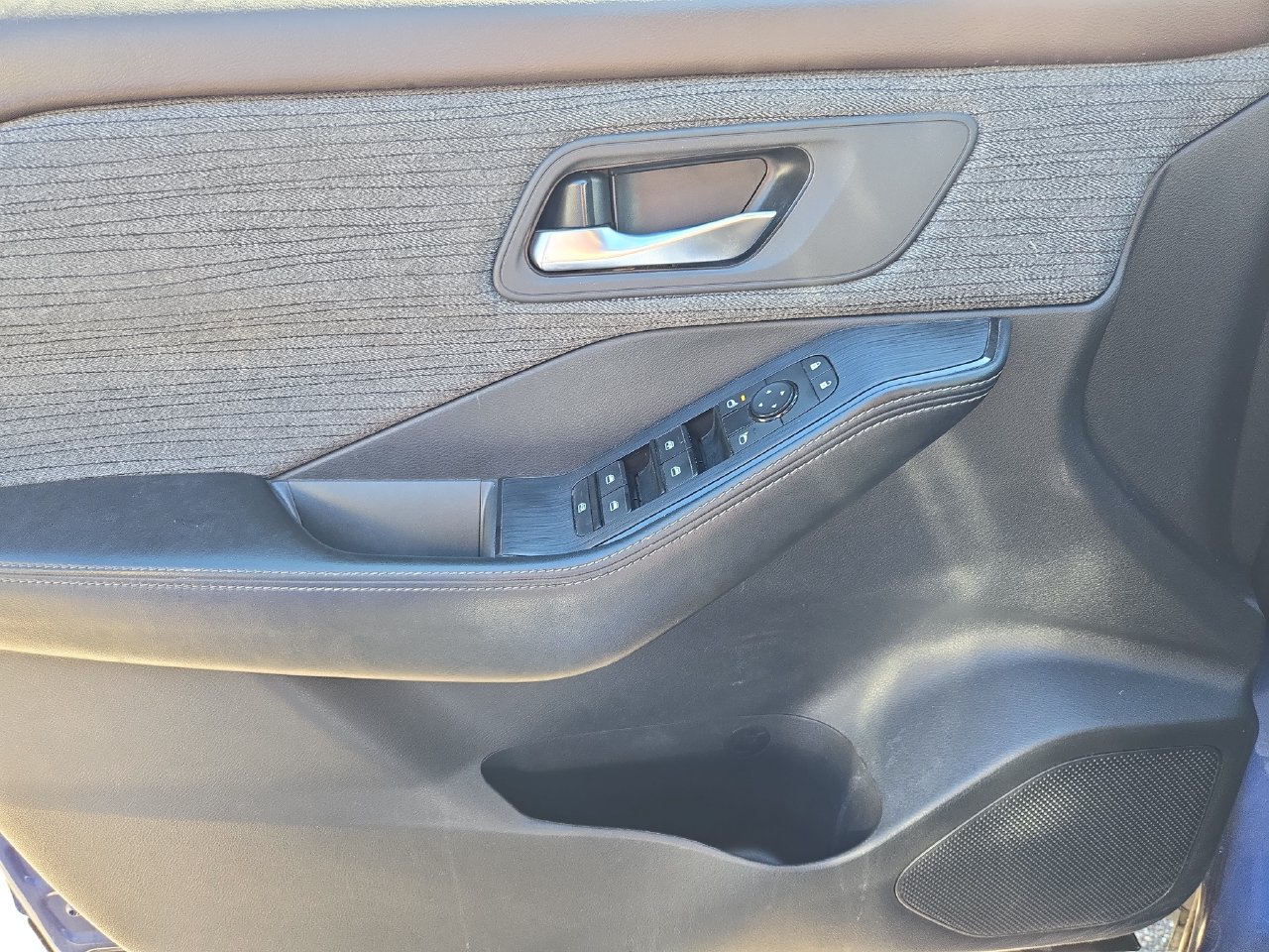 Used 2023 Nissan Rogue SV FWD image 17