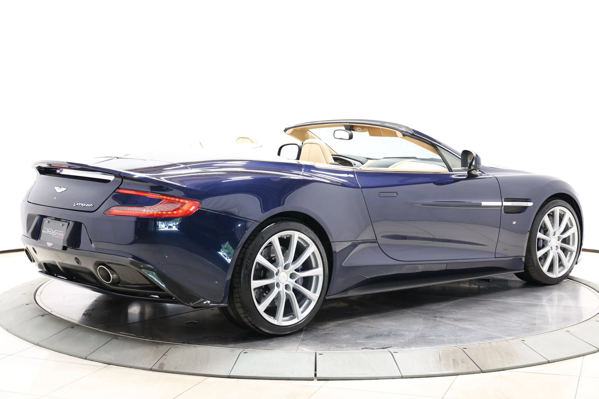 Used 2016 Aston Martin Vanquish Volante RWD image 4