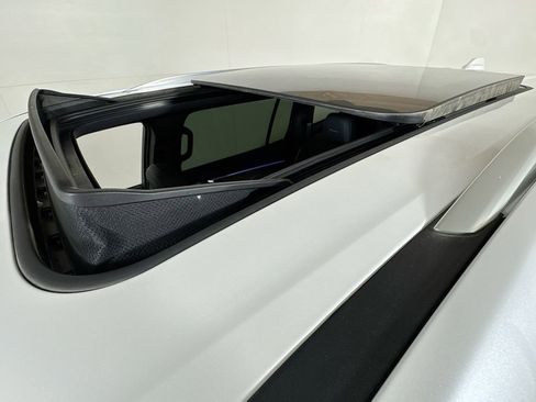 Used 2025 Buick Enclave Avenir AWD/4WD image 21