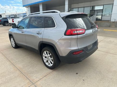 Used 2016 Jeep Cherokee Latitude w/ Comfort & Sound Group FWD image 25