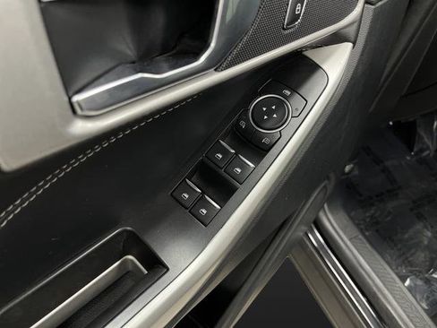 Used 2022 Ford Explorer XLT image 28