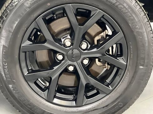 Used 2024 Jeep Grand Cherokee L Laredo image 68