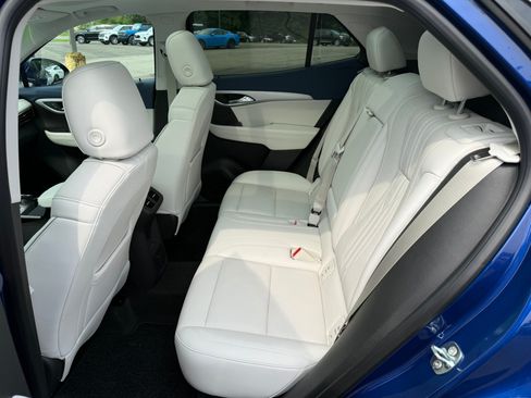 Used 2025 Buick Envision Avenir AWD/4WD image 9