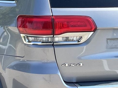 Used 2018 Jeep Grand Cherokee Limited AWD/4WD image 6