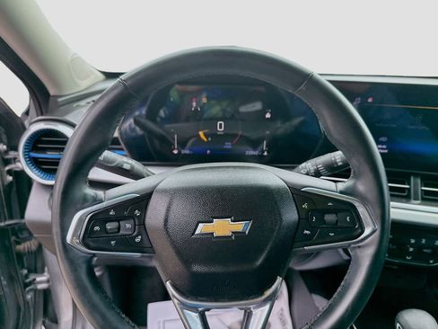 Used 2025 Chevrolet Trax LT w/ Driver Confidence Package FWD image 13