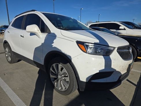 Used 2020 Buick Encore Preferred image 3