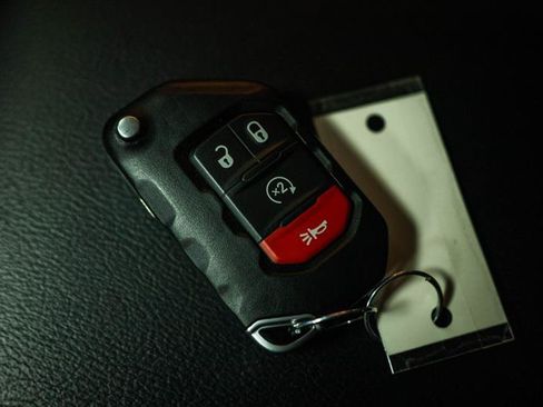 Used 2021 Jeep Wrangler Unlimited Sahara AWD/4WD image 20