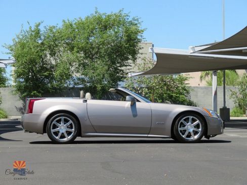 Used 2004 Cadillac XLR RWD image 3