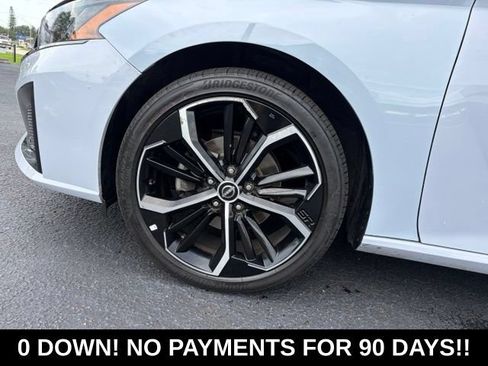 Used 2025 Nissan Altima 2.5 SR FWD image 9