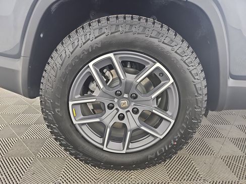 Used 2025 Rivian R1S Adventure image 11