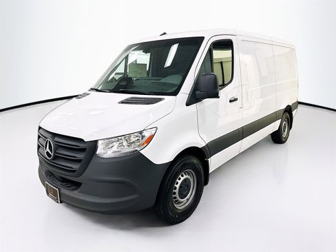Used 2025 Mercedes-Benz Sprinter 2500 image 3