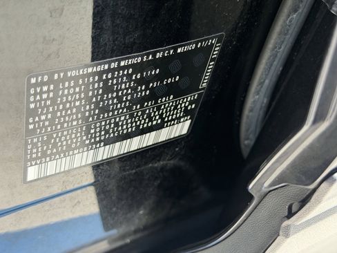Used 2024 Volkswagen Tiguan SE image 35
