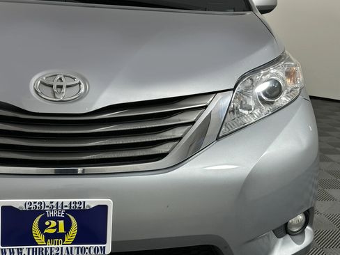 Used 2013 Toyota Sienna XLE w/ Premium Pkg AWD/4WD image 5