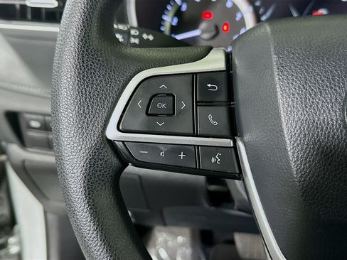 Used 2023 Toyota Highlander L FWD image 16
