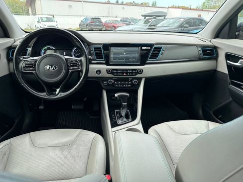 Used 2018 Kia Niro Touring FWD image 12