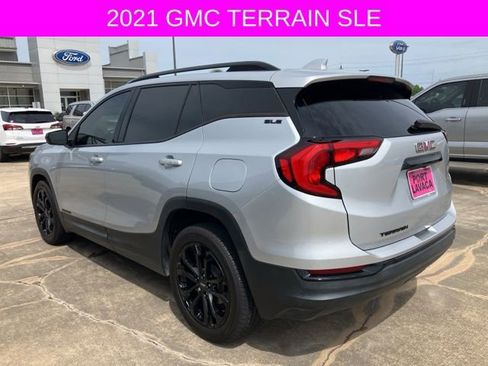 Used 2021 GMC Terrain SLE w/ Driver Convenience Package FWD image 4