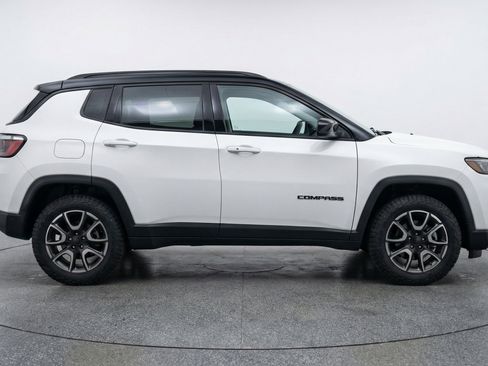 Used 2025 Jeep Compass Trailhawk AWD/4WD image 11