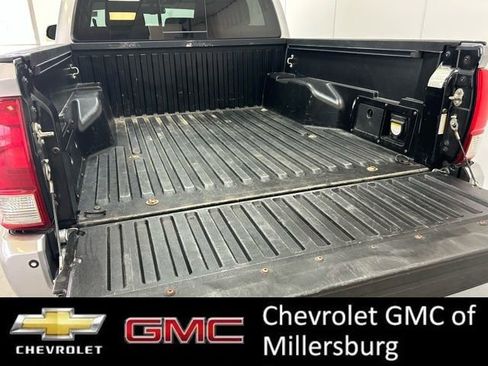 Used 2017 Toyota Tacoma TRD Off-Road w/ Premium & Technology Package image 9