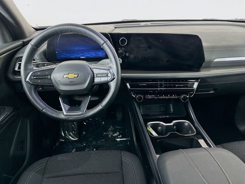 Used 2025 Chevrolet Traverse LT image 30