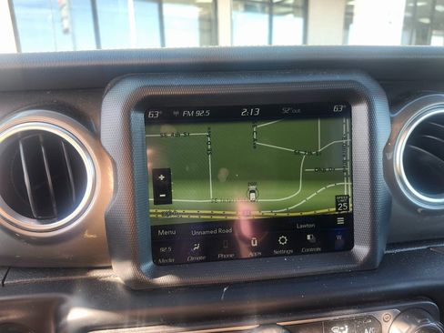 Used 2023 Jeep Gladiator Overland image 18