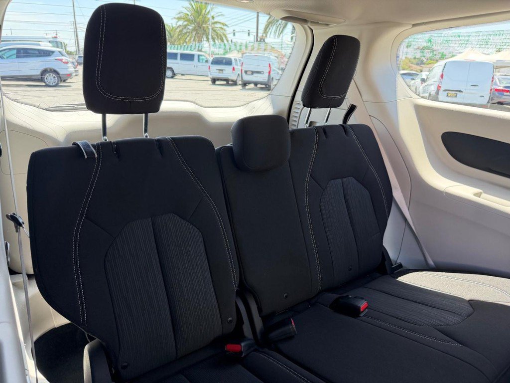 Used 2020 Chrysler Voyager LX FWD image 42