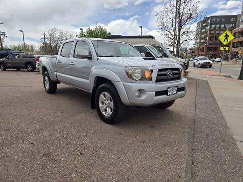 Used 2009 Toyota Tacoma PreRunner RWD image 2