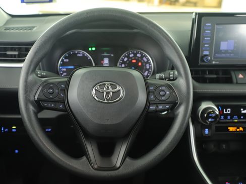 Used 2022 Toyota RAV4 XLE w/ Convenience Package image 16