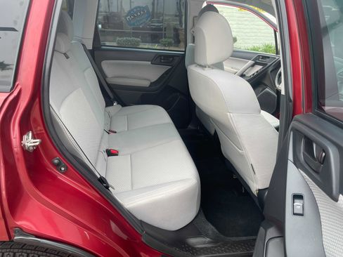 Used 2018 Subaru Forester 2.5i w/ Alloy Wheel Package image 12