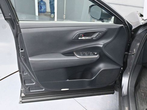 Used 2023 Toyota Crown Limited image 10