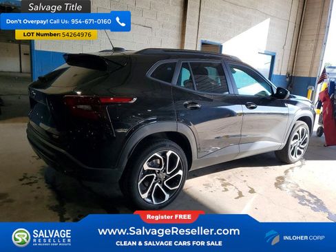 Used 2025 Chevrolet Trax RS w/ Driver Confidence Package FWD image 4